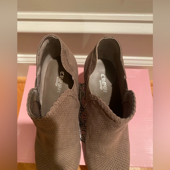 Women’s Crown Vintage booties, size 8 1/2 - Picture 7 of 11